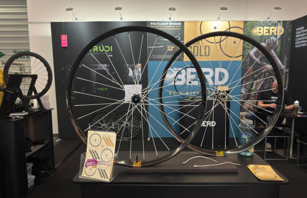 32", carbon, titanium, and textile spokes: this is what the new "ultralight" wheels from BERD are like