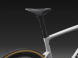 94927-03_TARMAC-SL9-SW-DI2-METWHTSIL-GLDPRL-METOBSD_SEATPOST-DETAIL_14722_b
