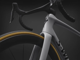 94927-03_TARMAC-SL9-SW-DI2-METWHTSIL-GLDPRL-METOBSD_SPEED-SNIFFER-DETAIL_14654_b