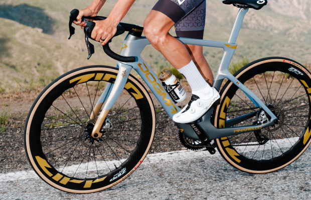 Pidcock debuts an exclusive Pinarello Dogma F for the 2026 Tour de France