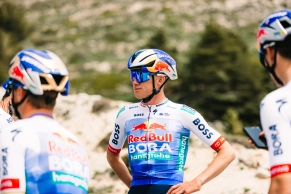 maxim-van-gils-in-the-tour-de-france-kit