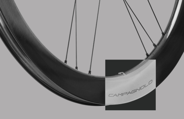 Campagnolo lanza sus ruedas de carbono más asequibles e interesantes en años