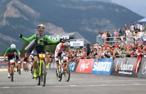 Henrique Avancini puede con todos en el Short Track de Vallnord