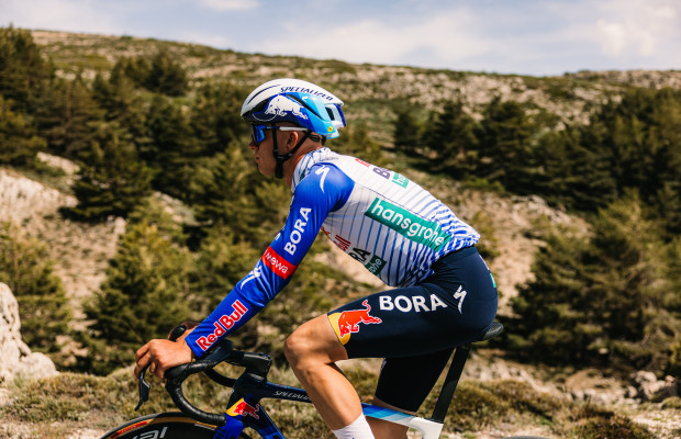 Specialized bringt die WorldTour-Farben und die des XC Racing Teams auf die S-Works Evade 4 und Prevail 3 aus dem Katalog