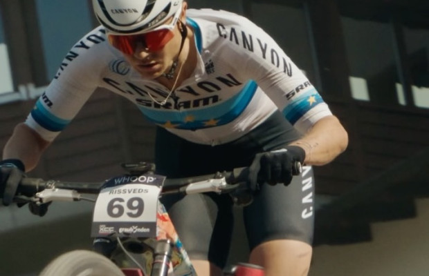 Jenny Rissveds vence com um potente ataque final no Short Track de La Thuile