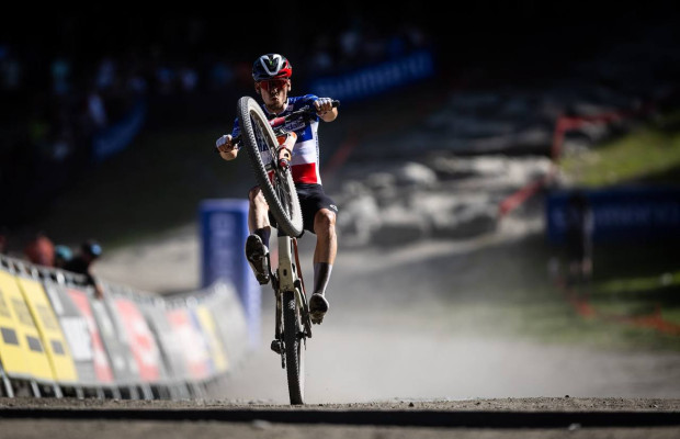 Luca Martin gana la Copa del Mundo La Thuile XCO tras un ataque demoledor
