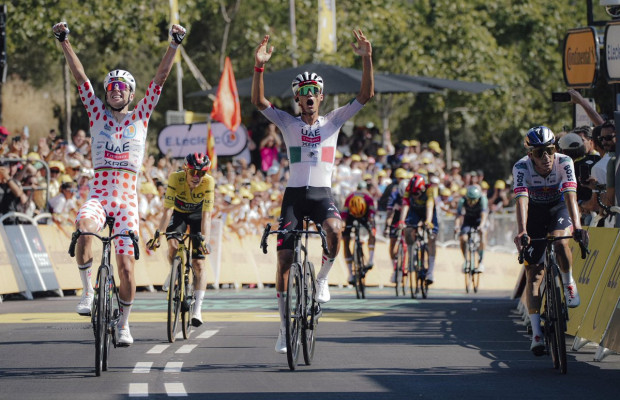 Isaac del Toro gagne à Barcelone et Pogacar laisse une sensation de contrôle total lors de l'étape 2 du Tour