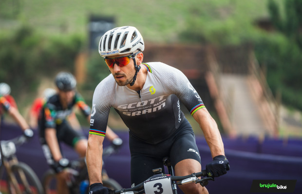 2000€ Geldstrafe für Nino Schurter und Kate Courtney wegen der Ausrüstung, die während der Weltcup in Mairipora getragen wurde