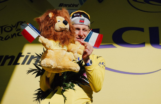 Qué historia hay detrás del león de peluche del Tour de Francia