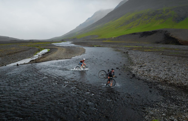 Nino Schurter llega a The Rift, el espectacular desafío de gravel entre volcanes de Islandia