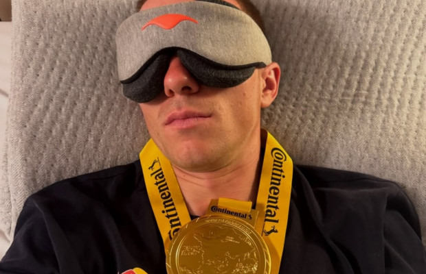 “Voy a acostarme antes”: Evenepoel cambia su rutina de sueño porque los controles nocturnos seguirán y afectan a más equipos