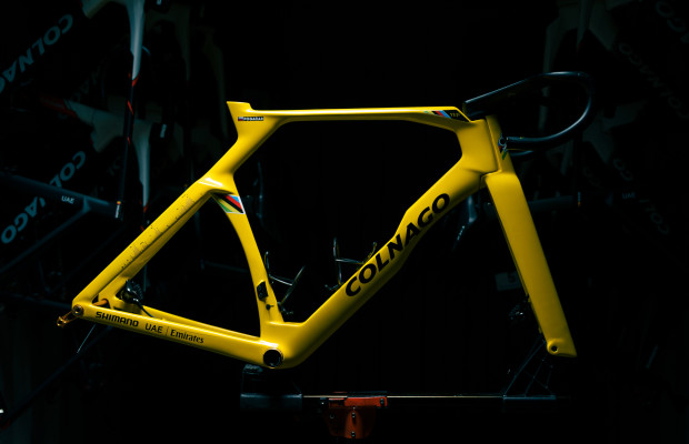 Colnago regala una exclusiva Y1Rs a cada corredor de UAE para celebrar el Tour de Pogacar
