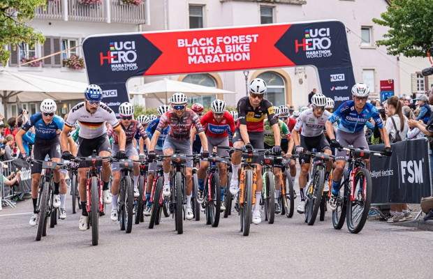 Valero e Natalia Fischer sobem ao pódio na Copa do Mundo XCM da Floresta Negra: a geral será decidida em Girona
