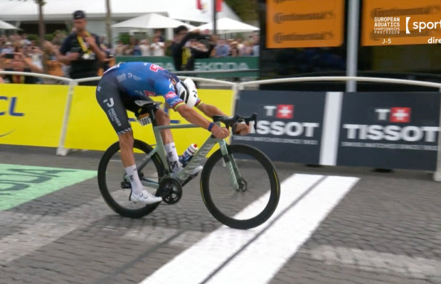 Van der Poel gana en París con el sprint más agónico de su carrera