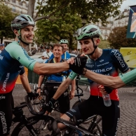 El plan de Decathlon para seducir a Paul Seixas: fichajes, paciencia y un mensaje claro, “puede ganar el Tour con nosotros”
