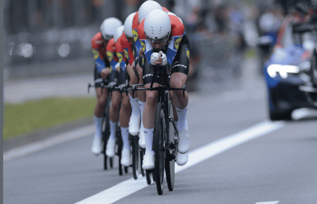 Um sutiã "maior" para ir mais rápido? A polêmica que chega ao Tour de France Femmes