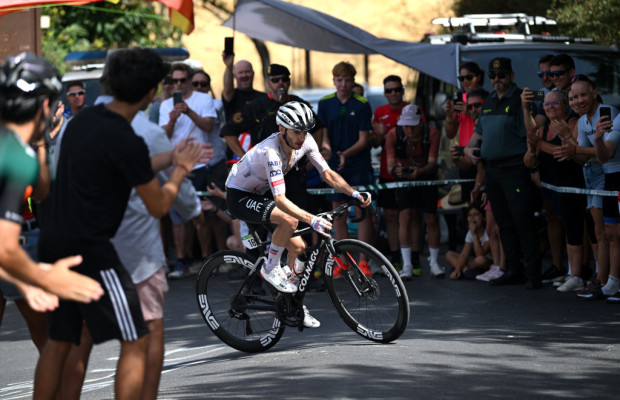 Die Regenfälle setzen das Finale in Granada der Vuelta 2026 unter Druck und beeinflussen die Konzentrationen mehrerer WorldTour-Teams
