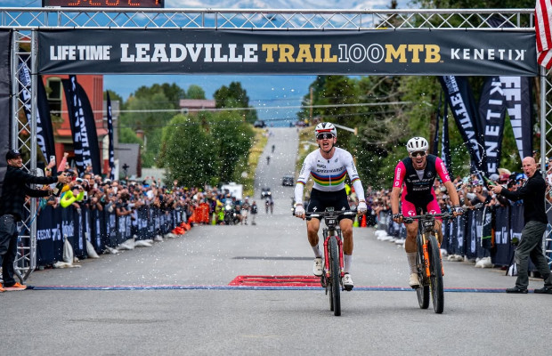 Keegan Swenson gana una agónica Leadville al sprint y Melisa Rollins remonta hasta la victoria