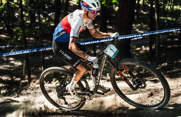 Ondrej Cink gana con una Cube inédita de 32"