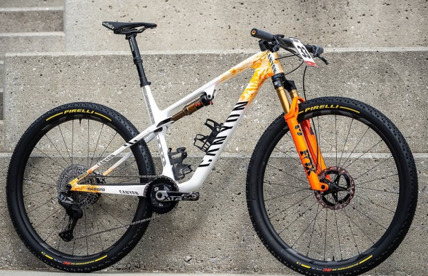 Van der Poel präsentiert sein neues Fahrrad für die XCO-Weltmeisterschaft