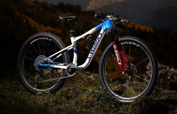 A S-Works Epic 9 de Sina Frei se veste de campeã da Europa para Les Gets