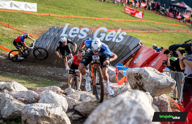 "Ha sido muy doloroso": Van der Poel acaba 10º en su regreso al MTB