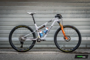 Al detalle la nueva Canyon Lux World Cup CFR 2027 de Van der Poel para Les Gets