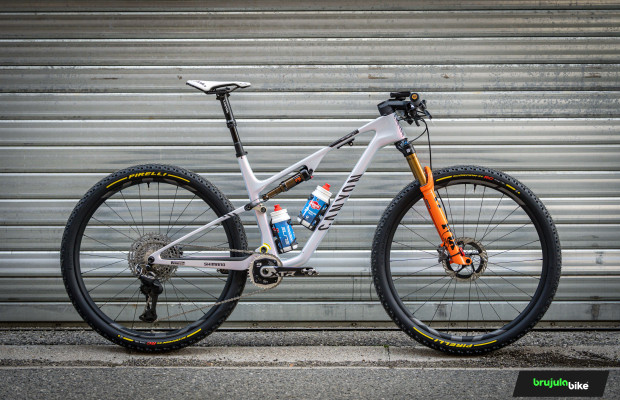 A detailed look at Mathieu van der Poel’s new 2027 Canyon Lux World Cup CFR for Les Gets