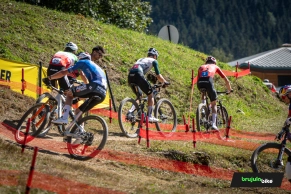 Boichis se impone a Van der Poel en la última vuelta y gana el XCO de Les Gets