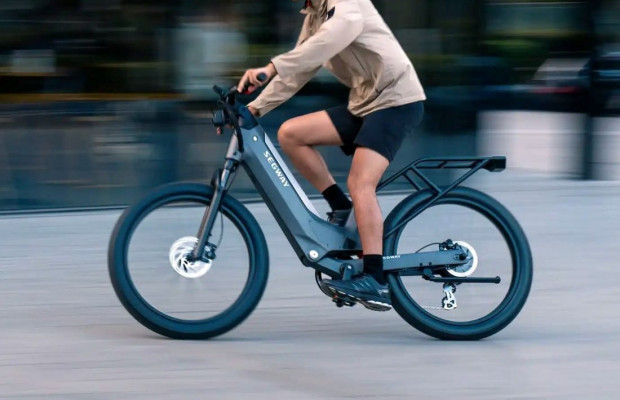 "Sé lo que se siente": el alcalde de Como prohíbe las bicicletas tras ser atropellado