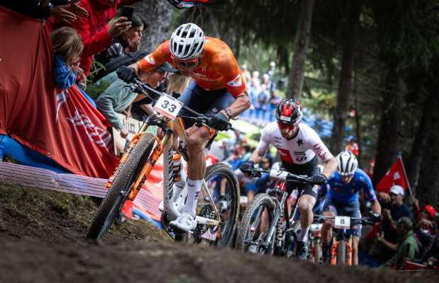 Van der Poel se borra del Mundial de Short Track