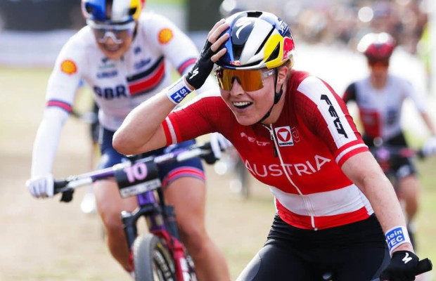 Video: Laura Stiggers unglaubliche Aufholjagd zum XCC-Weltmeistertitel auf den letzten 50 Metern