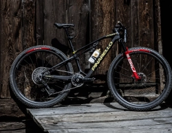 Pidcock estrena Pinarello DOGMA XC para el Mundial y tiene una segunda bici que nos intriga