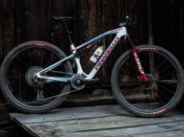 Pidcock estrena Pinarello DOGMA XC para el Mundial y tiene una segunda bici que nos intriga