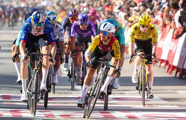 Coquard wins, Pogačar withdraws and Enric Mas takes the La Vuelta lead in stage 8