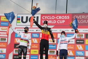 Van Aert se impone a Van der Poel y gana con autoridad la Copa del Mundo de Overijse y la clasificación general