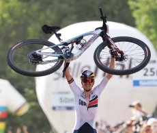 Pidcock passa por cima de todos e é de novo Campeão do Mundo XCO 2026