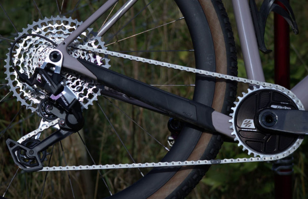 Este Kit permite montar cambios Eagle 70 y 90 mecánicos en bicis de gravel (con manillar de carretera)