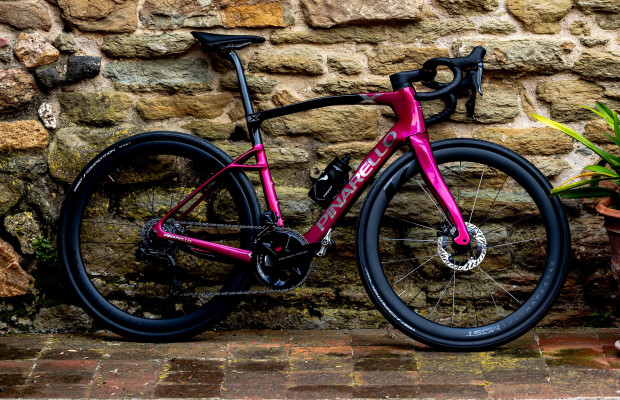 Nueva Pinarello X Series: más confort, neumáticos de 40 mm y almacenamiento integrado desde 3.200€