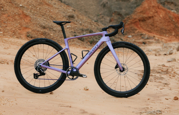 The new SCOTT Addict Gravel 2027 pushes the limits: MTB tyres and a frame weighing under 800 g