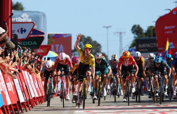 Visma tiene la fórmula mágica del sprint: Van Aert lanza y Brennan remata para sumar su cuarta victoria en La Vuelta