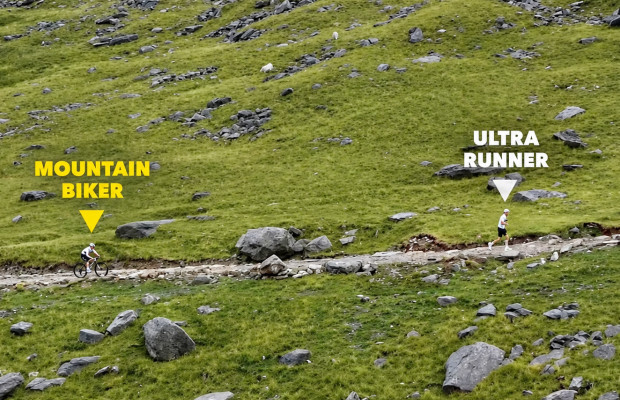 ¿Quién sube más rápido? Tom Pidcock con su MTB o un ganador de UTMB corriendo