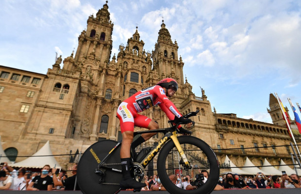Die Vuelta 2027 startet in Santiago de Compostela und findet später als üblich statt