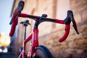 701791-enric20mas20-20canyon20aeroad20cfr20cockpit202-e5c9f3-original-1789320063-1789373087826-0