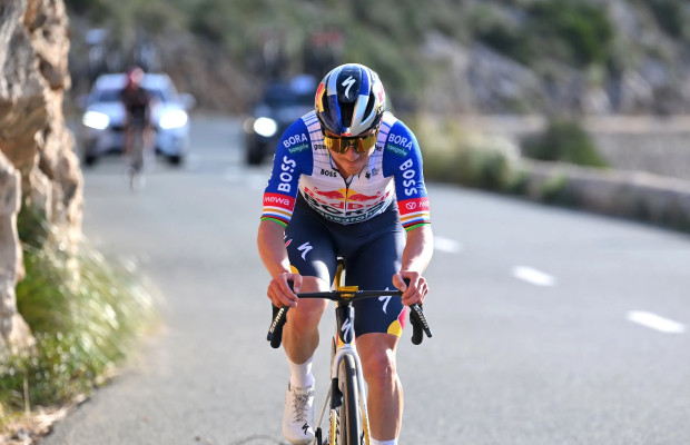 “Es realmente difícil para los corredores más pesados”: Evenepoel avisa a Van der Poel y Van Aert sobre el Mundial