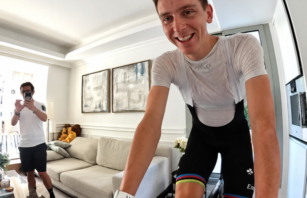 Pogacar se vuelve a subir a la bici y da un importante paso en su recuperación