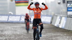 Lucinda Brand gana el Campeonato del Mundo CX 2021