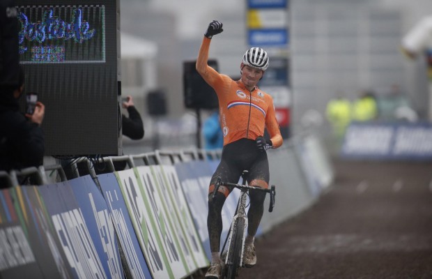 A magnificent Van der Poel becomes four-time Cyclo-cross World Champion