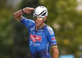 Van der Poel gana con la escapada más larga que se recuerda: 175 km en solitario y victoria