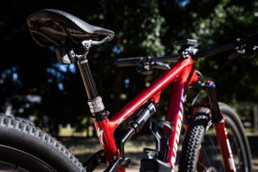 El pequeño cohete rojo, con forma de Specialized S-Works Epic, de Sina Frei